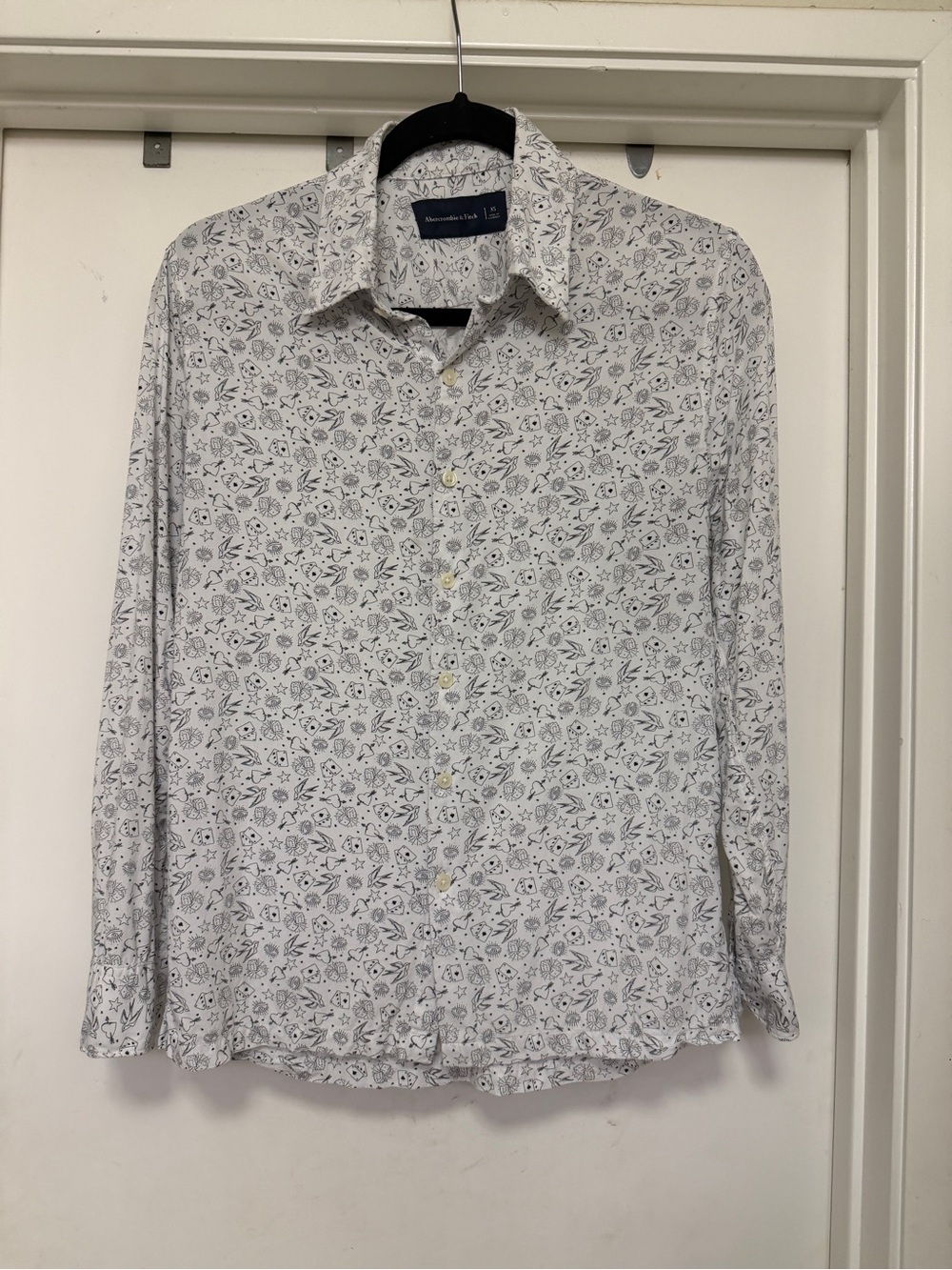 Abercrombie & Fitch white/black Long Sleeve Button Up Shirt Dice/Cards size Xs